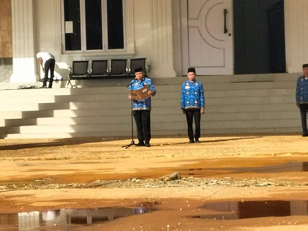 Foto, Sekda Taliabu Saat Upacara 17 Bulan Berjalan