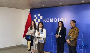 menteri-komdigi-meutya-hafid-dalam-konferensi-pers-kamis-3042026-cnbc-indonesianovina-1777546222313_169