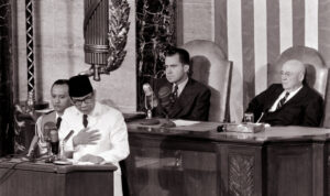 unesco-serahkan-sertifikat-ingatan-kolektif-dunia-akan-pidato-bung-karno-EJO6CMfZ4P